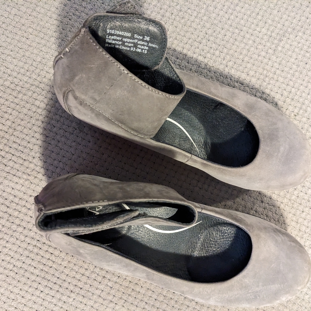 Gray suede Dansko wedge shoes Size 36